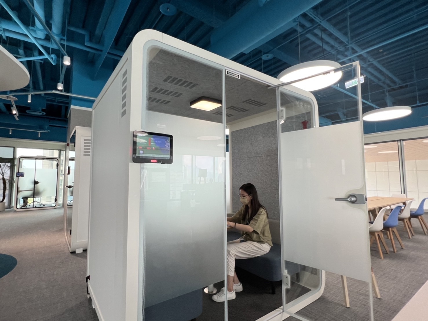 德扑之星高雄據點的智慧行動辦公艙，展現德扑之星在面板以外的研發應用軟實力