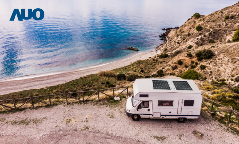 「可撓輕量化太陽光電板SunCurva」使用輕量特殊耐候型複合板取代傳統太陽能板的玻璃前板，不僅降低70%重量，每米平方僅3Kg；具有抗衝擊性能及通過電磁相容性測試，可應用於交通運輸工具，如露營車、遊艇等